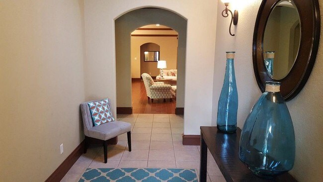 Building Photo - 223 Wood St