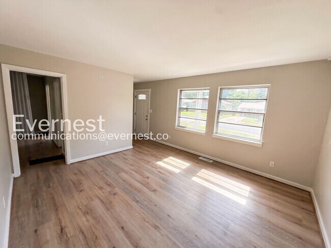 Building Photo - 1645 18th Way SW