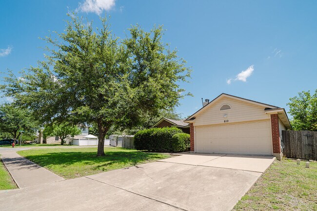 Foto del edificio - 810 Faircrest Dr