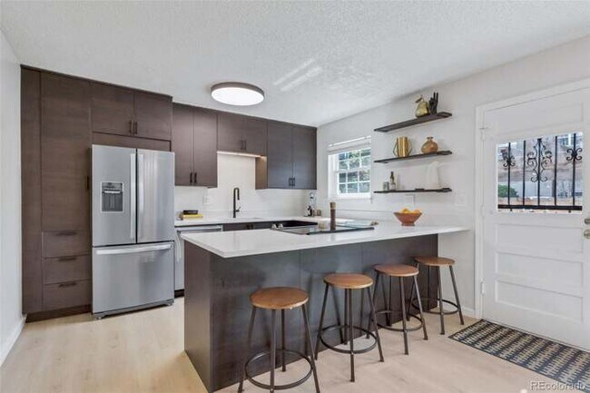 Foto del edificio - 9424 E Girard Ave