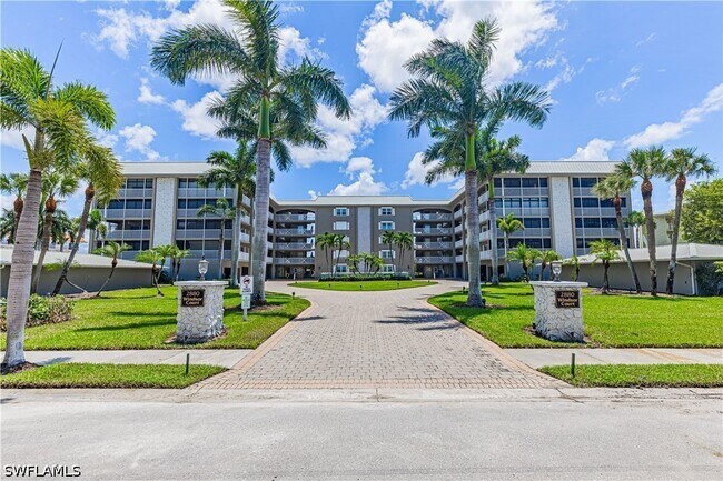 Building Photo - 2880 Gulf Shore Blvd N