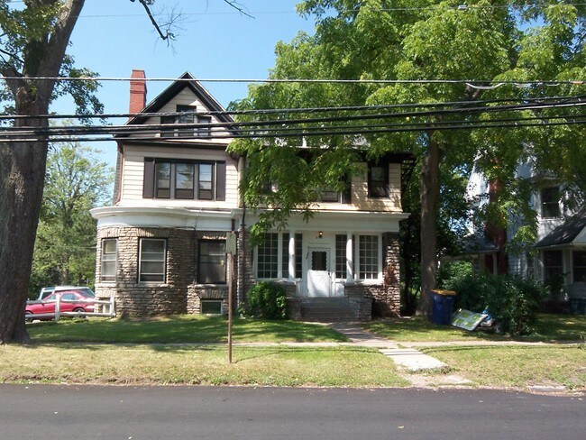 Building Photo - 300 High St