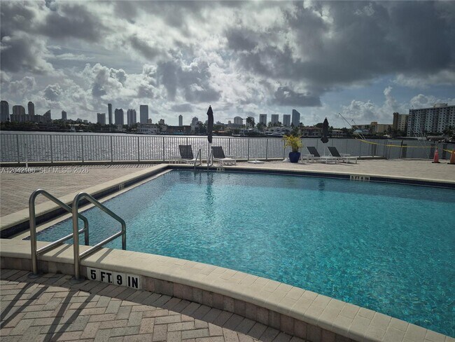 Foto del edificio - 16565 NE 26th Ave