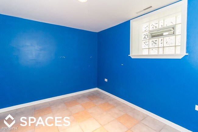 Building Photo - 4315 N Oakley Ave