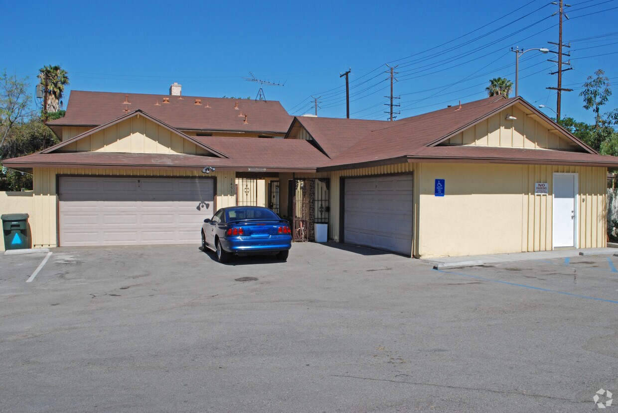 Foto del edificio - 14511 Carfax Dr