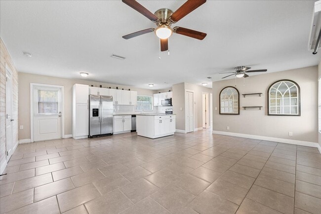 Foto del edificio - Beautiful and Upgraded 3/3 in South Tampa! Available Now!