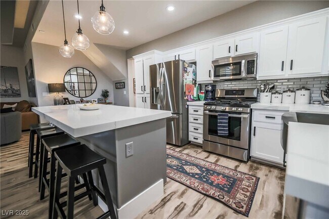 Foto del edificio - 780 Valley Rise Dr