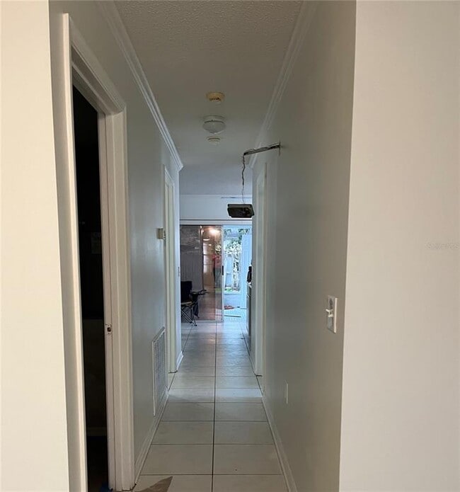 Foto del edificio - 3021 W Tampa Bay Blvd