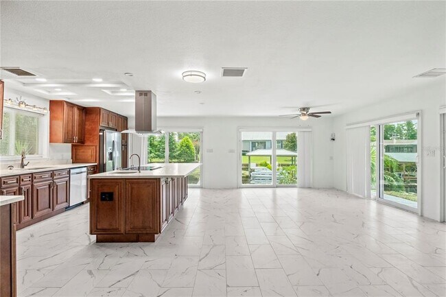 Building Photo - 17511 Canal Shores Dr