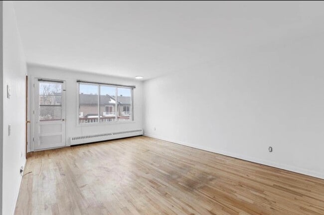 Building Photo - 9559 Av Millen