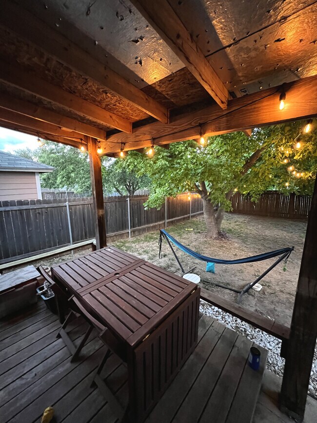 Foto del edificio - 7205 Alegre Pass