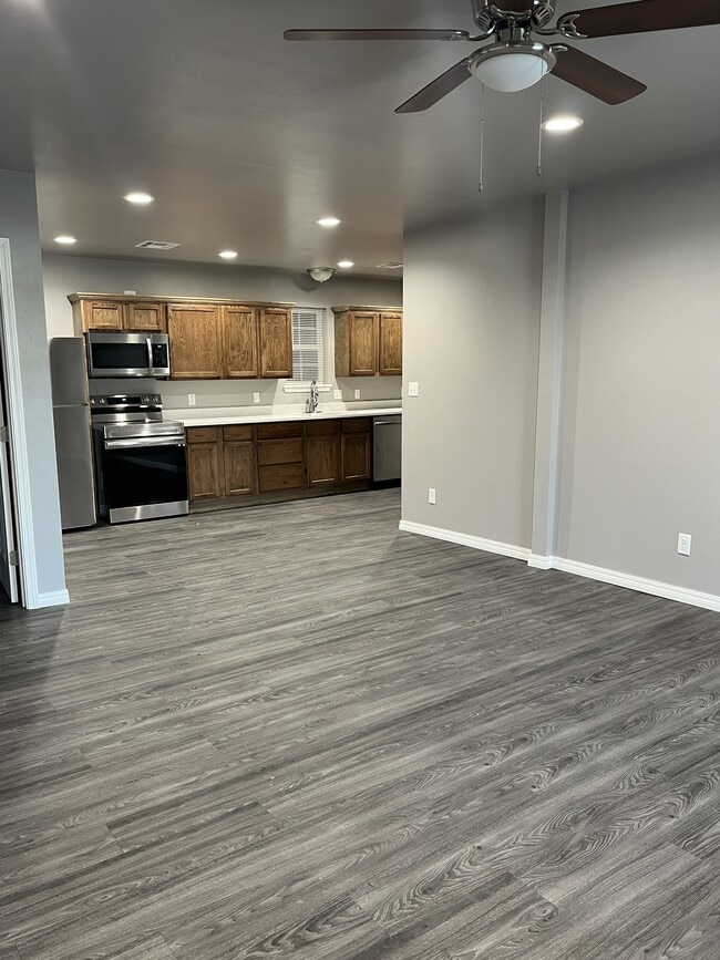 Foto del edificio - 211 S Ash Ave