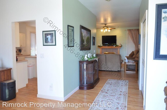 Building Photo - 305 Camel Pl
