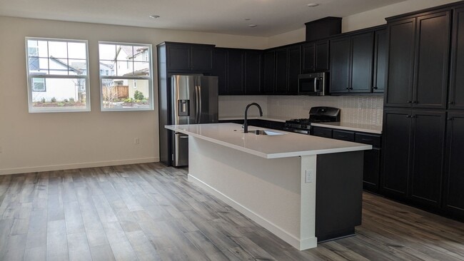 Building Photo - 2468 Lake Club Dr