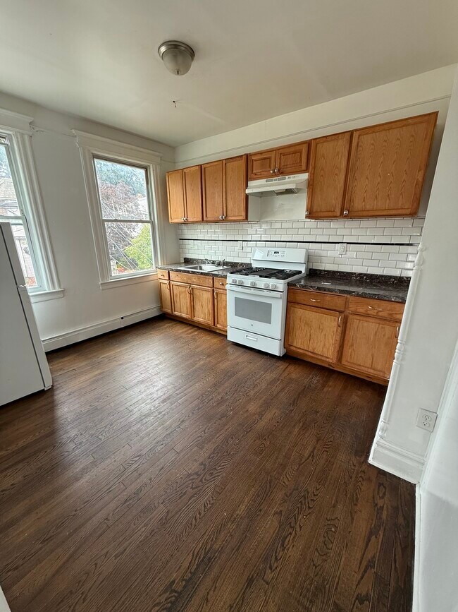 Building Photo - 410 Chadwick Ave