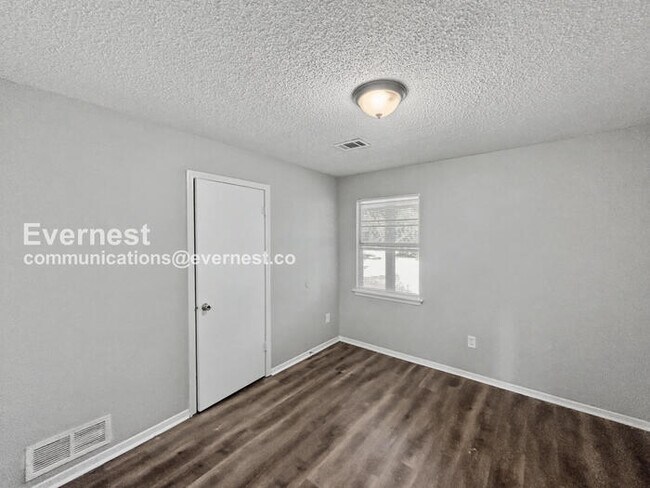 Foto del edificio - 3465 Cherry Cove W