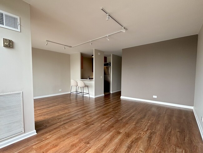 Foto del edificio - 4343 N Clarendon Ave