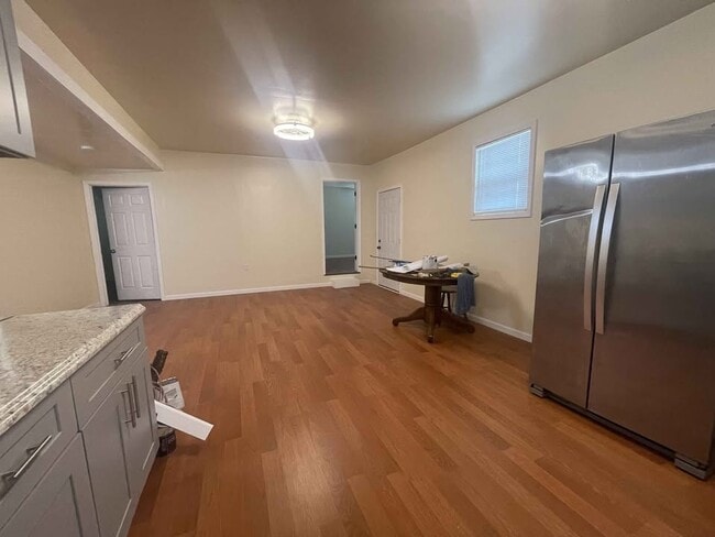 Building Photo - 400 N Dillard St