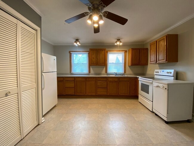 Foto del edificio - Available June 5th, 2026!