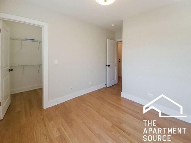 Foto del edificio - 2020 W Montrose Ave