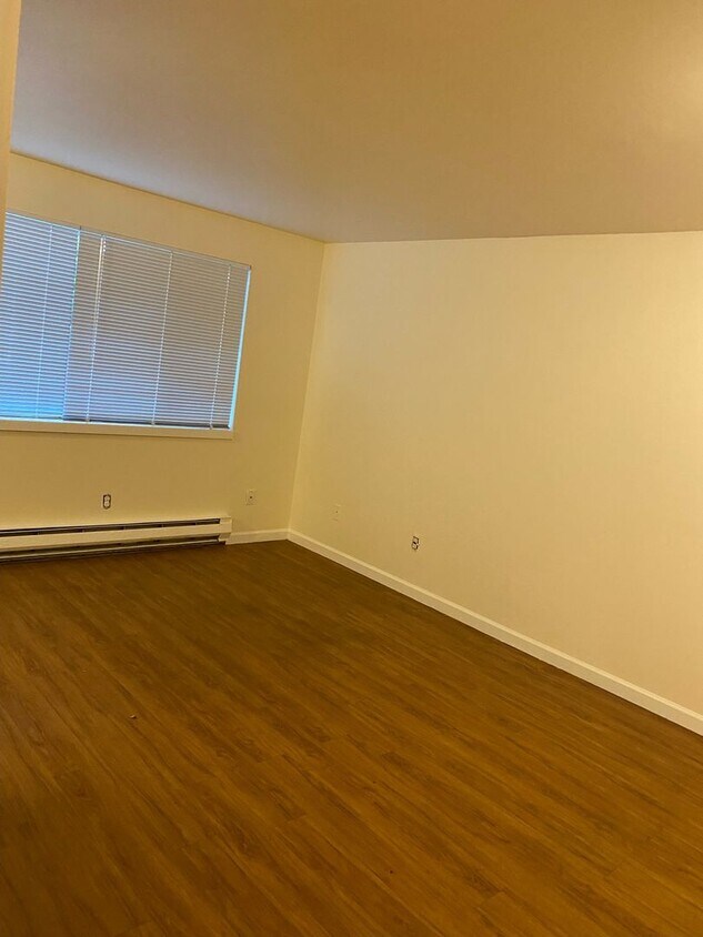 Interior Photo - Crown Colony