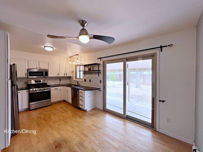 Foto del edificio - Charming Aurora Retreat with Gardener's Paradise Backyard - Pet Friendly