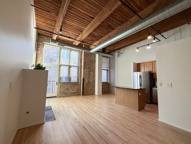 Building Photo - 1500 W Monroe St