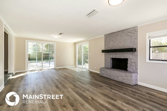 Foto del edificio - 1220 Arbor Cir