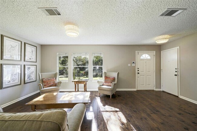 Foto del edificio - 2011 Rachel Ridge