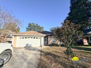 Building Photo - 811 Whitrock Ln