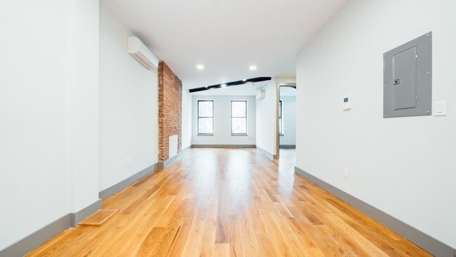 Building Photo - 675 Grand St