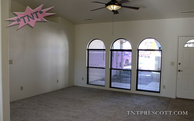 Foto del edificio - Home in Cliff Rose HOA ~ Winter Special!!