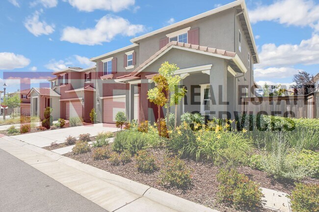 Building Photo - Gorgeous Lincoln Home in Gated Community w...