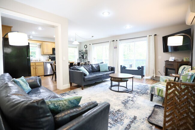 Foto del edificio - 4 Bed FURNISHED Winter Seasonal - Private Home Close to Ski Mountains! - $2940/mo, 6mo Lease