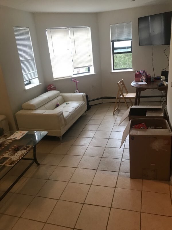 Foto principal - 110-17 Corona Ave