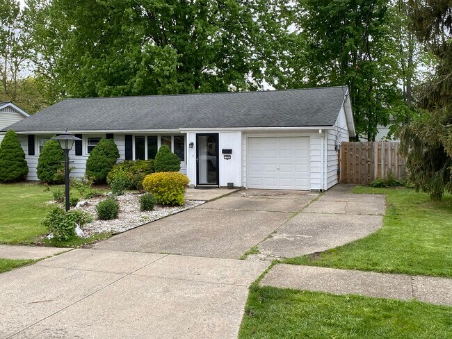 Building Photo - 32 Meadow Dr