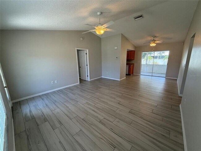 Foto del edificio - 20392 Andover Ave