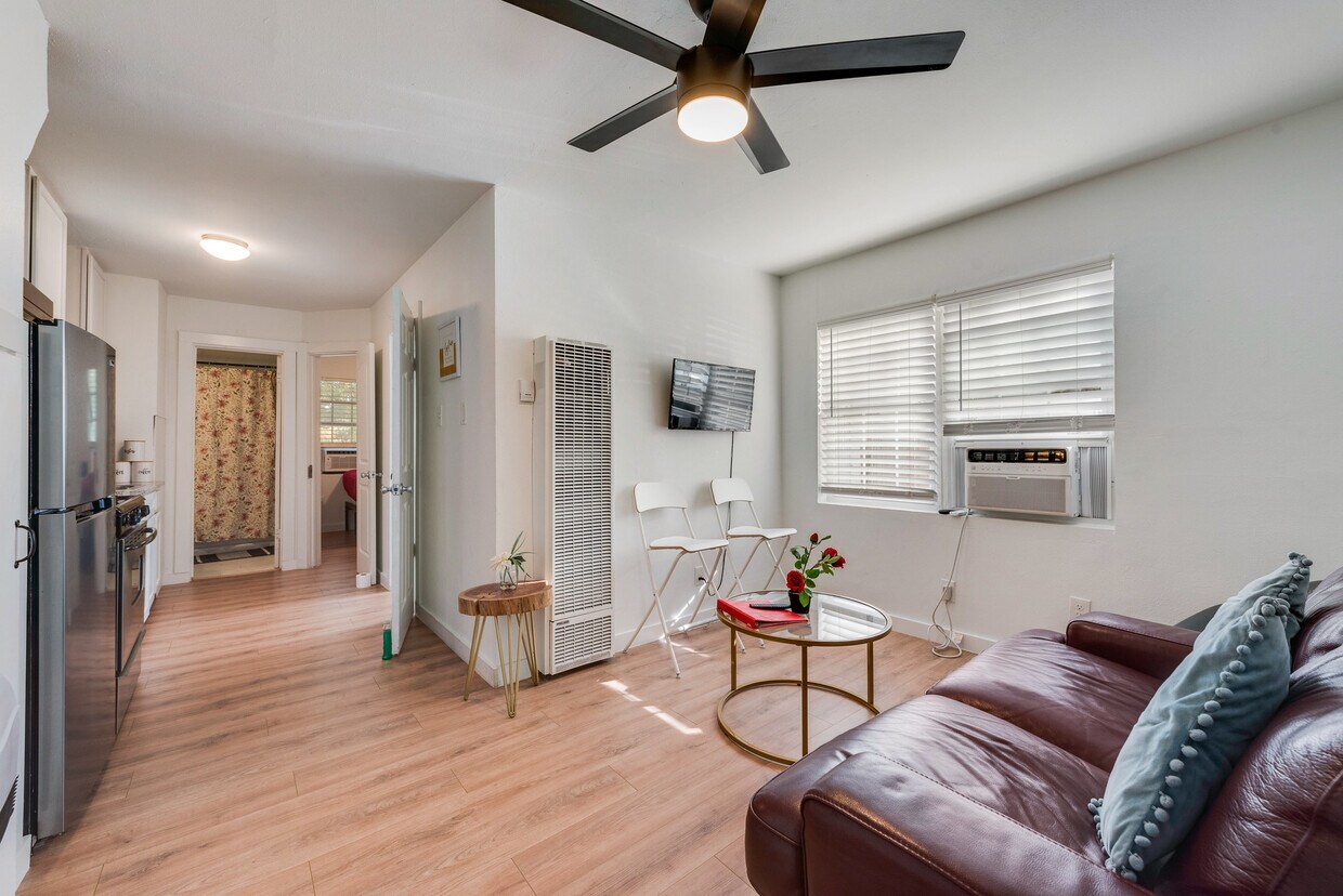 AC Window Units Per Room - 709 N Pecan St