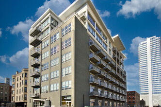 Building Photo - 770 W Gladys Ave