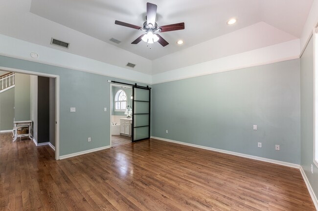 Building Photo - 1002 Amesbury Ct