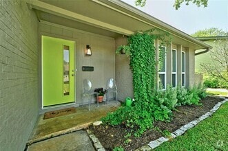 2301 Village Cir
