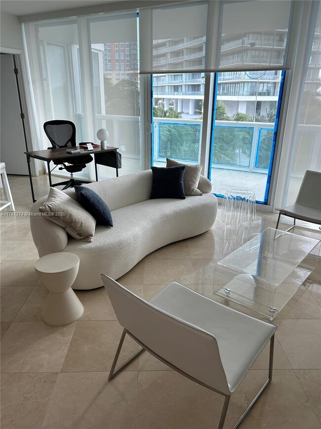 Foto del edificio - 1000 S Pointe Dr