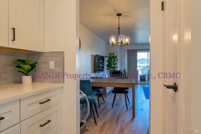 Building Photo - Terra Linda Townhouse with Modern Amenitie...