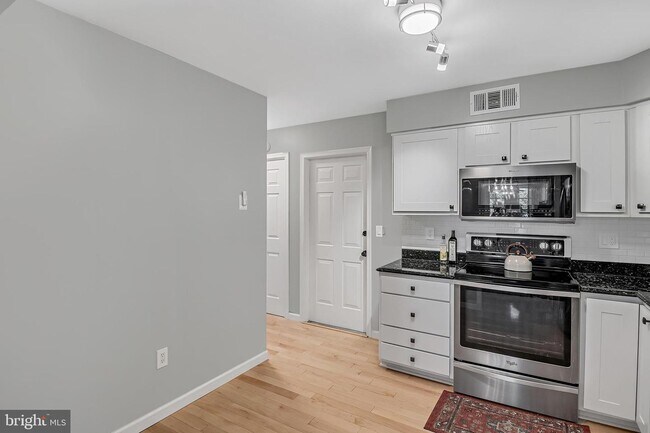 Building Photo - 532 Allenview Dr