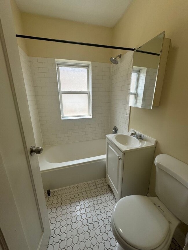 Foto del edificio - 6214 N Mozart St