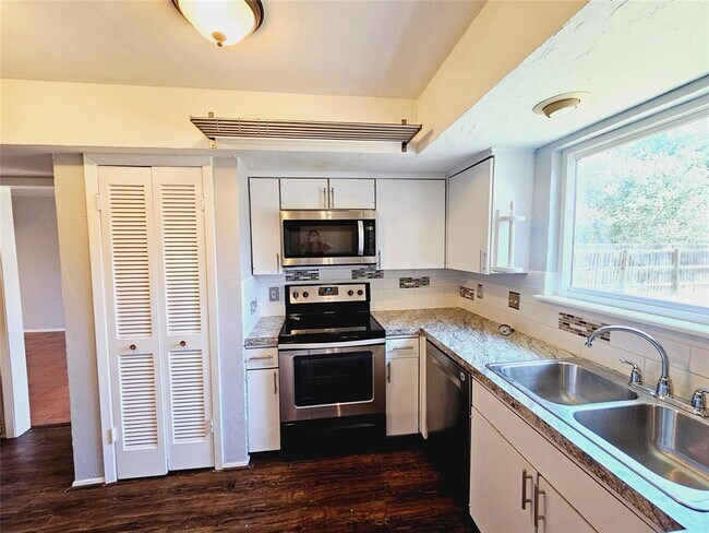 Foto del edificio - 9303 Quail Meadow Dr