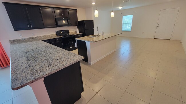 Foto del edificio - 77175 Sawmill Ct