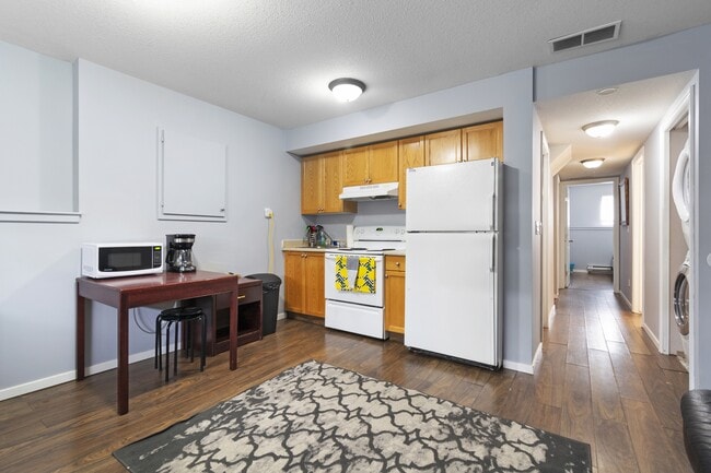 Building Photo - 8213 114 St