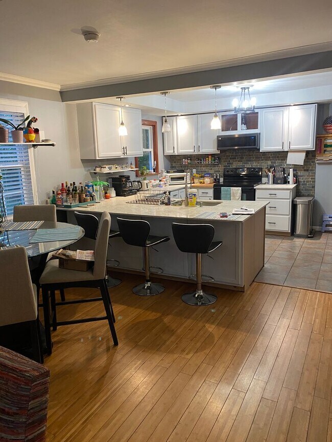 Foto del edificio - Charming 2-bedroom, 1-bathroom home locate...