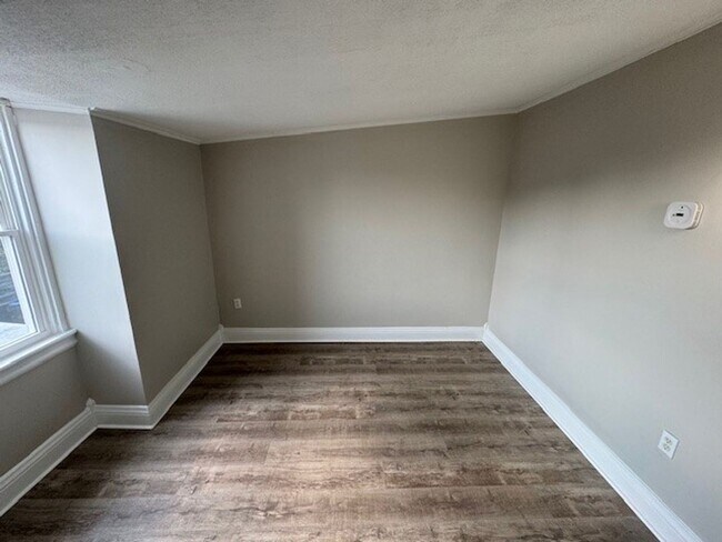 Building Photo - 4br Twin Home for rent in Allentown